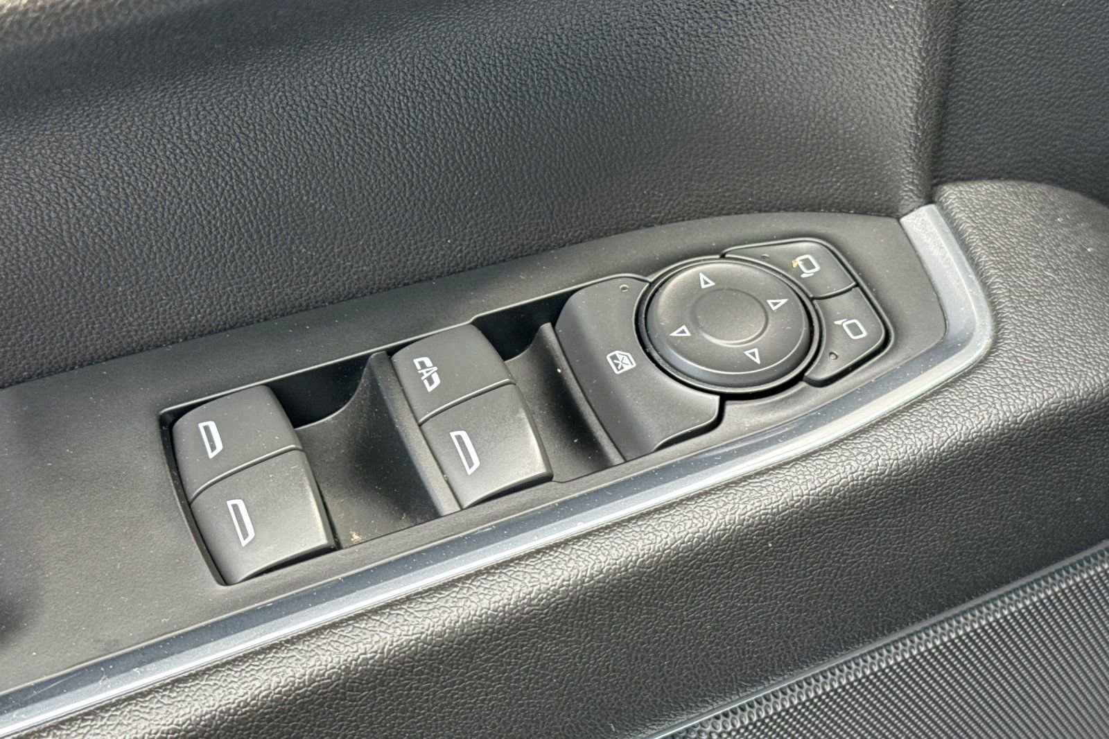 Used 2024 Chevrolet Silverado 1500 LT image 13