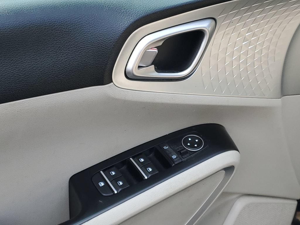 Used 2020 Kia Soul LX FWD image 6