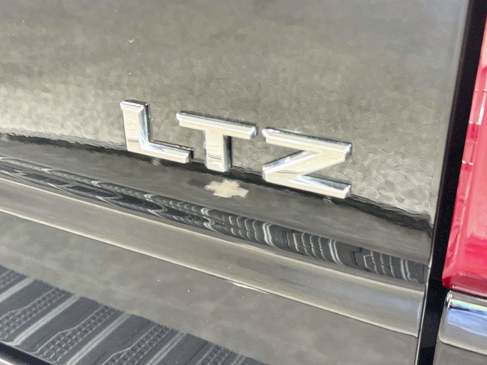 Used 2025 Chevrolet Silverado 1500 LTZ w/ LTZ Premium Package AWD/4WD image 15