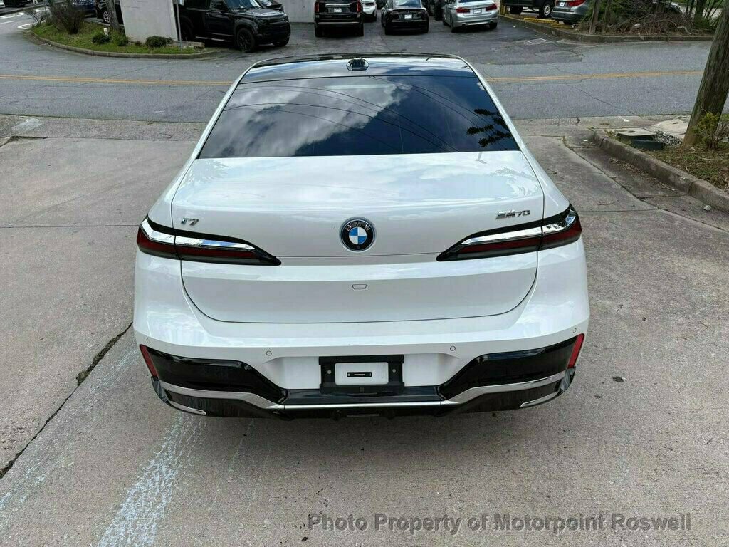 Used 2024 BMW i7 M70 w/ Premium Package AWD/4WD image 8