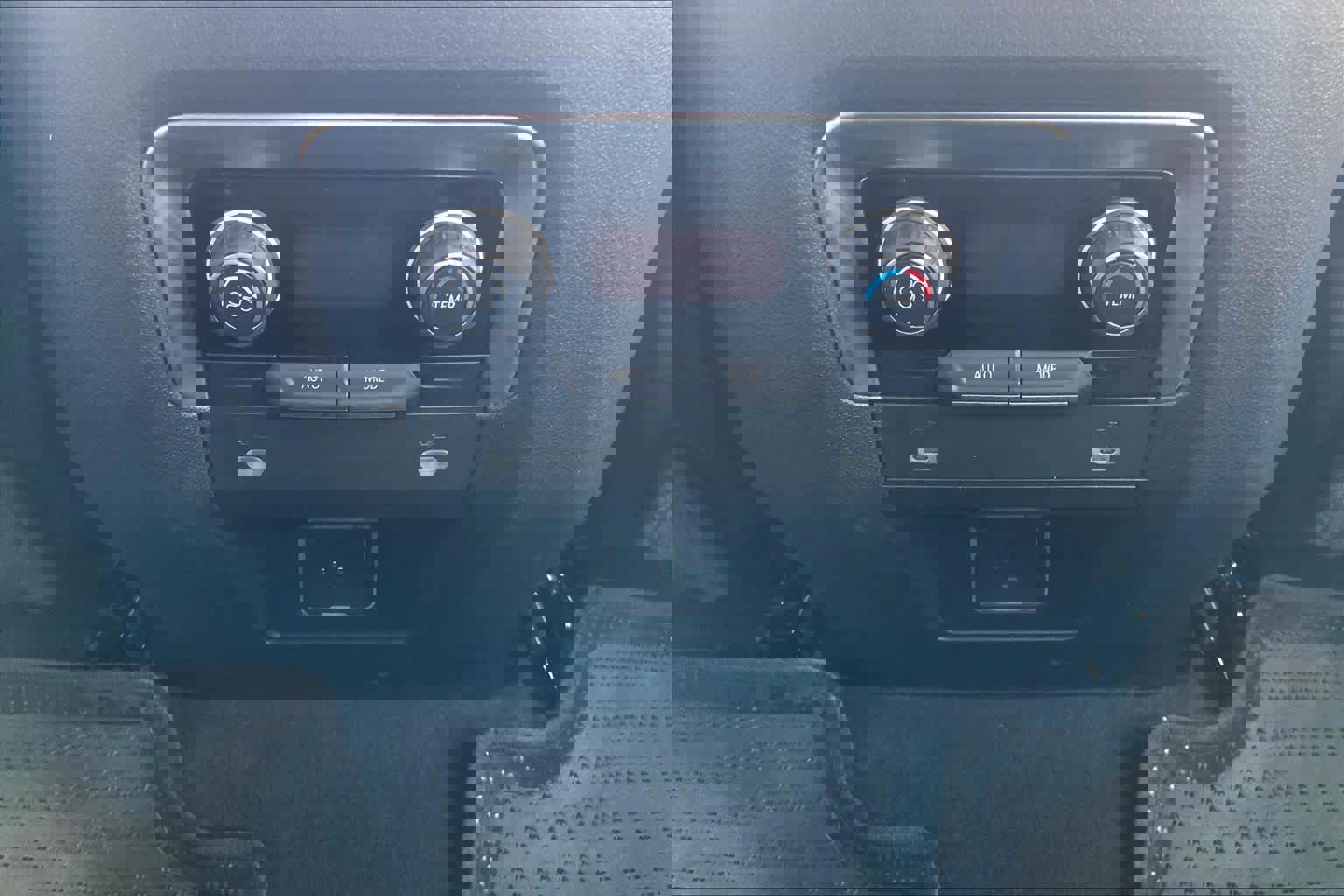 Used 2023 Chevrolet Suburban RST image 30