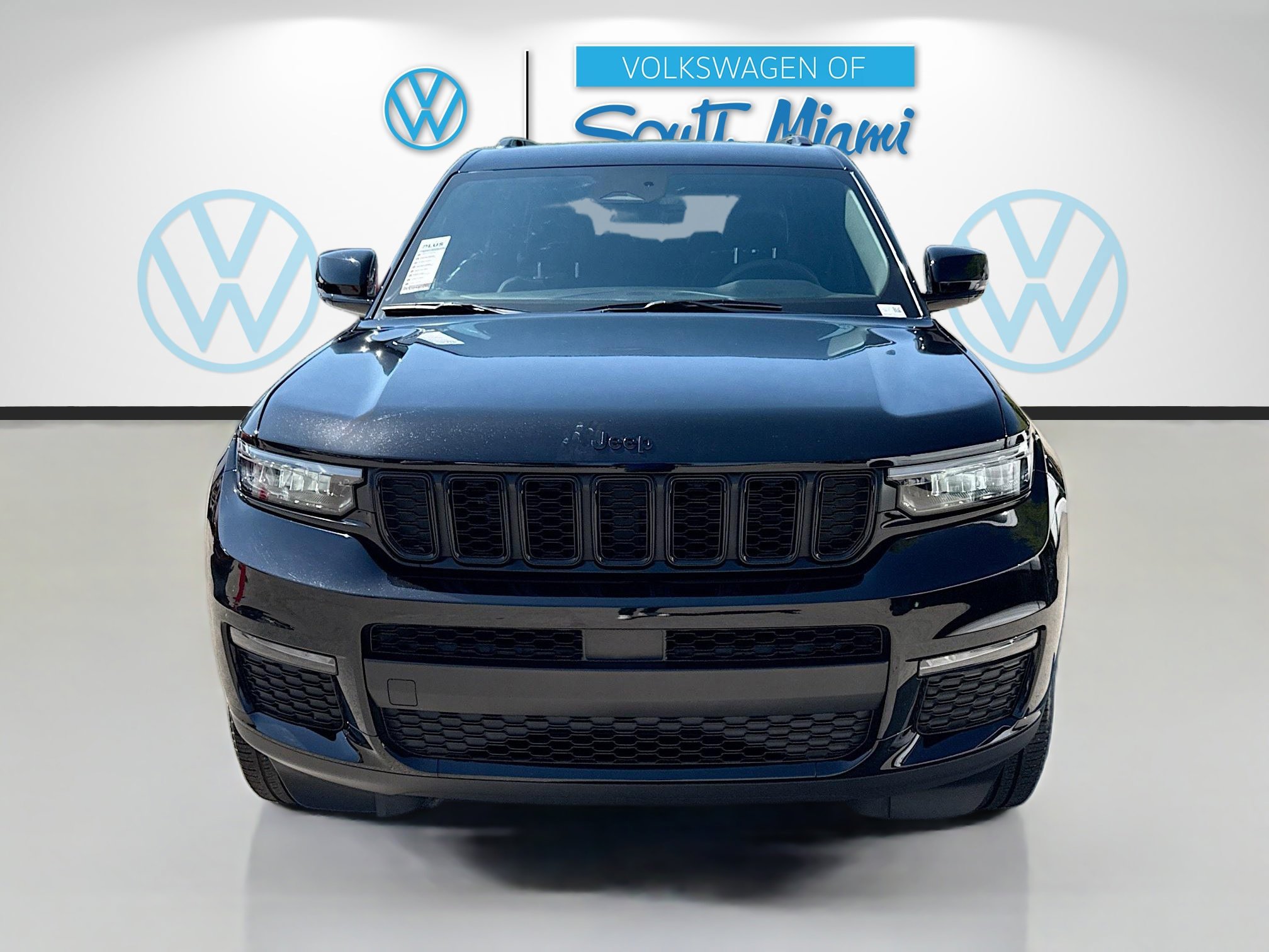 Used 2025 Jeep Grand Cherokee L Limited w/ Black Appearance Package image 2