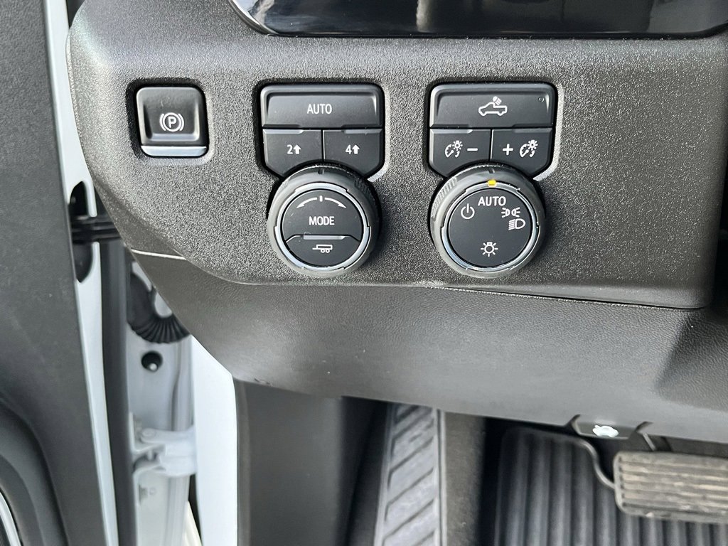 Used 2025 Chevrolet Silverado 1500 LT image 5