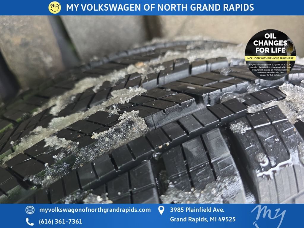 Certified 2023 Volkswagen Taos SE image 42