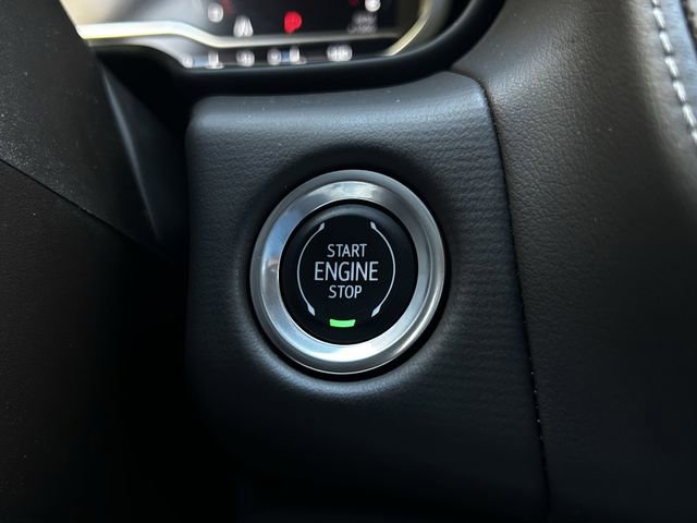 Used 2023 GMC Yukon SLT RWD image 25
