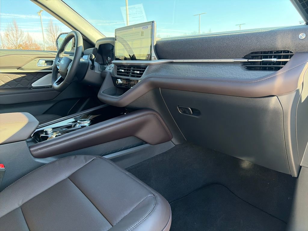 Used 2026 Ford Explorer Platinum w/ LUX Leather Package image 18