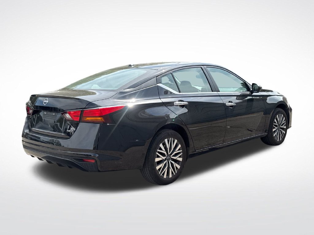 Used 2025 Nissan Altima 2.5 SV AWD/4WD image 7