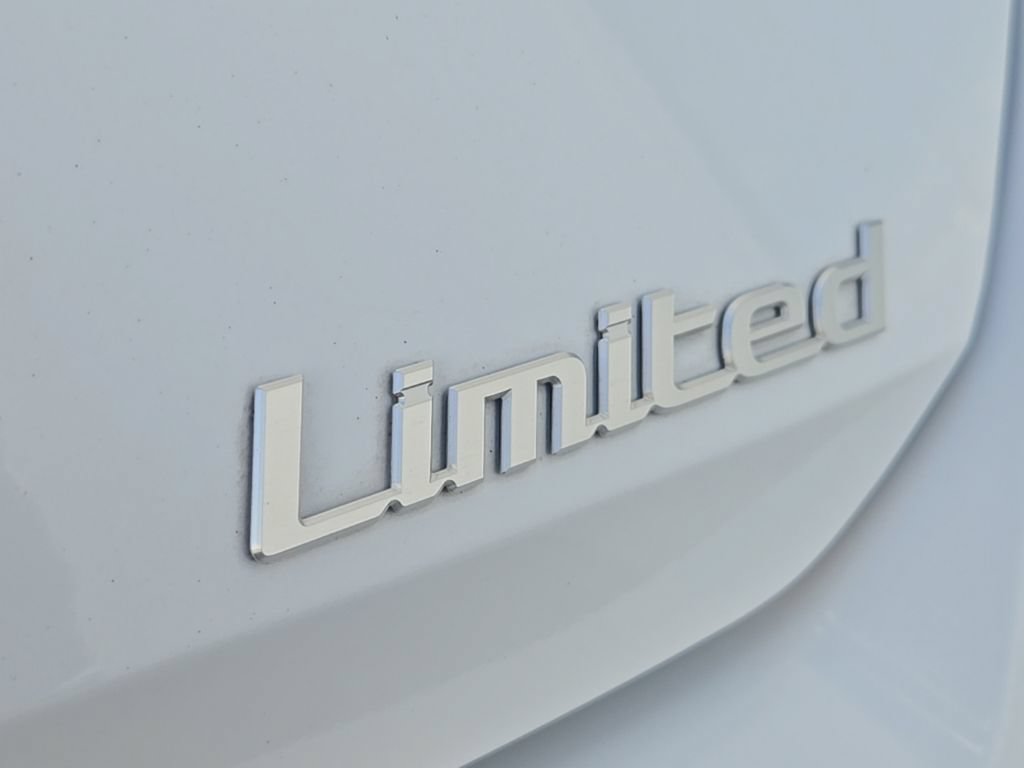 Used 2025 Hyundai Elantra Limited FWD image 36