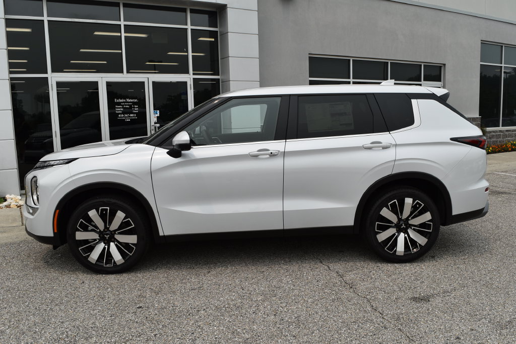 New 2026 Mitsubishi Outlander SE FWD image 4