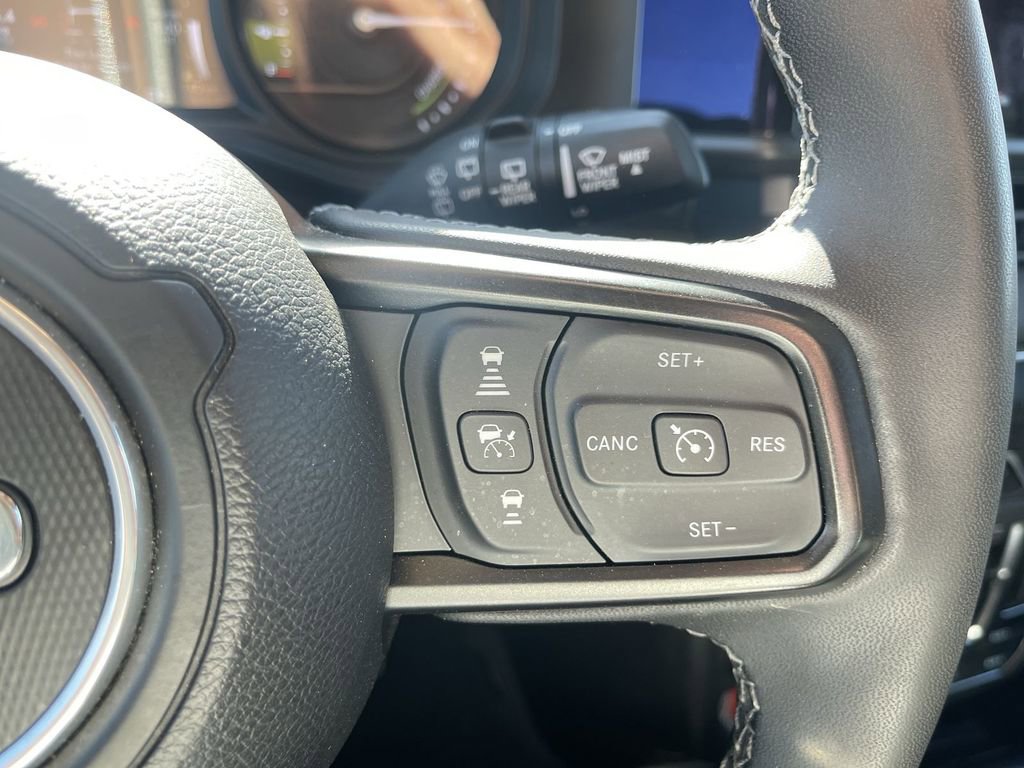 Used 2025 Jeep Wrangler Unlimited Rubicon 4xe w/ Convenience Group AWD/4WD image 19