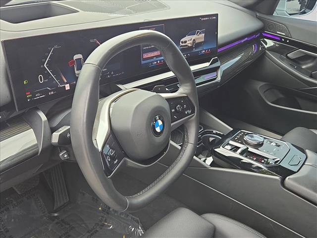 Used 2025 BMW 530i w/ Premium Package RWD image 10