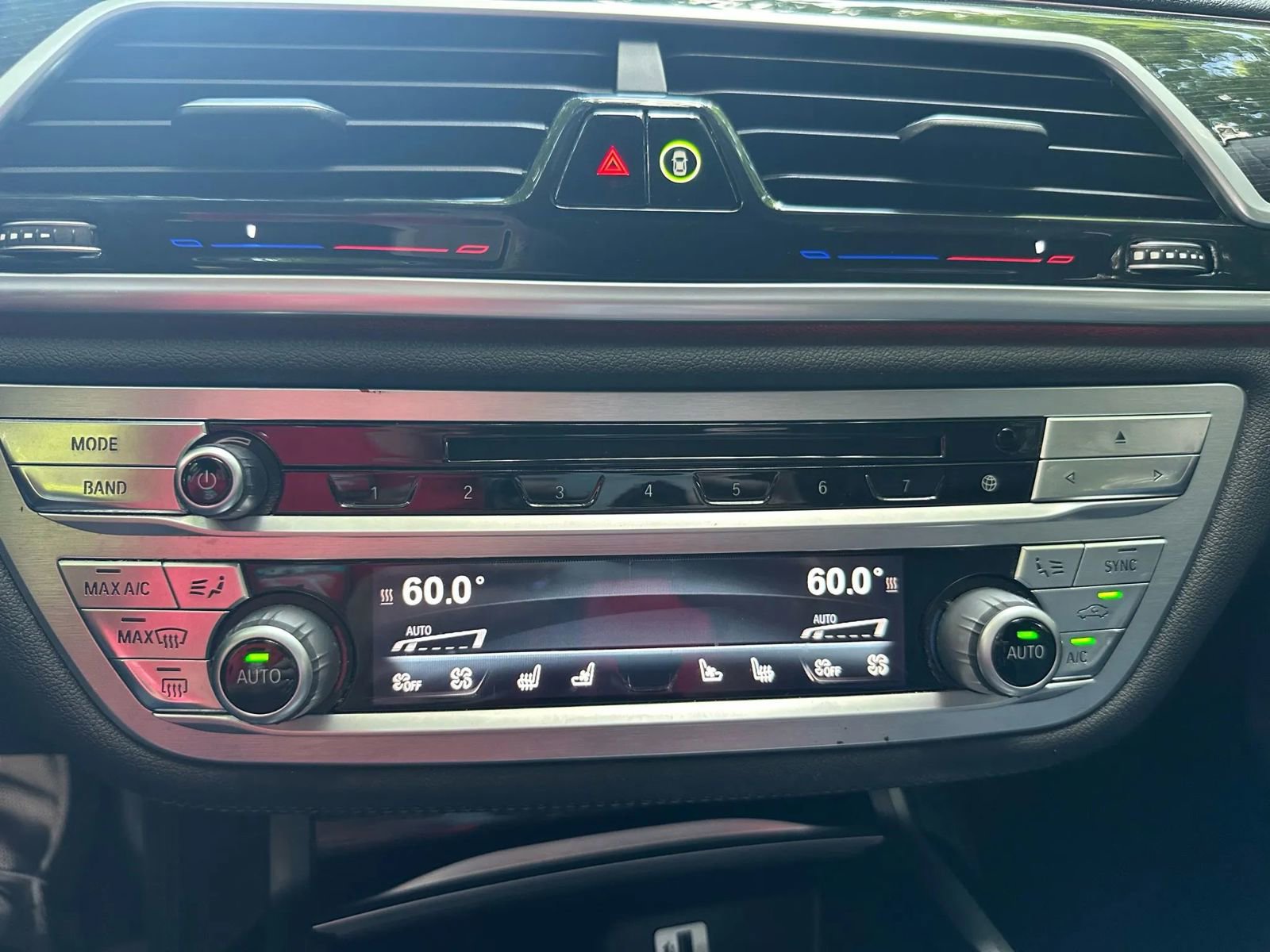 Used 2018 BMW 750i xDrive image 41