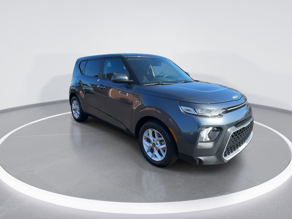 Used 2022 Kia Soul LX w/ Technology Package FWD image 2