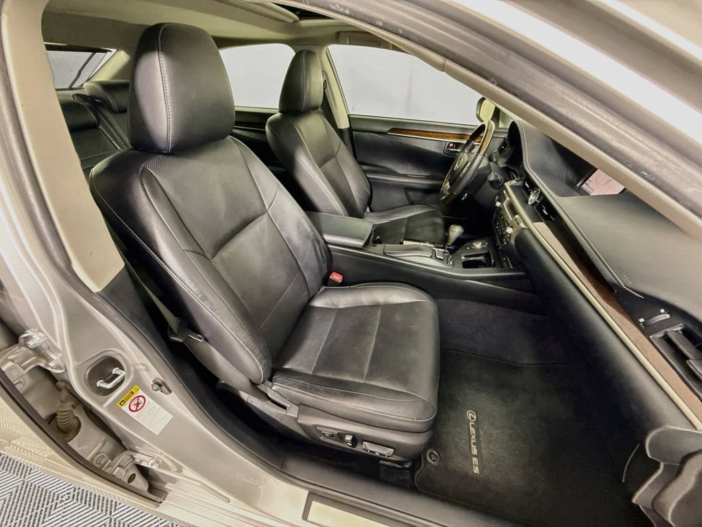 Used 2014 Lexus ES 350 w/ Luxury Package FWD image 30
