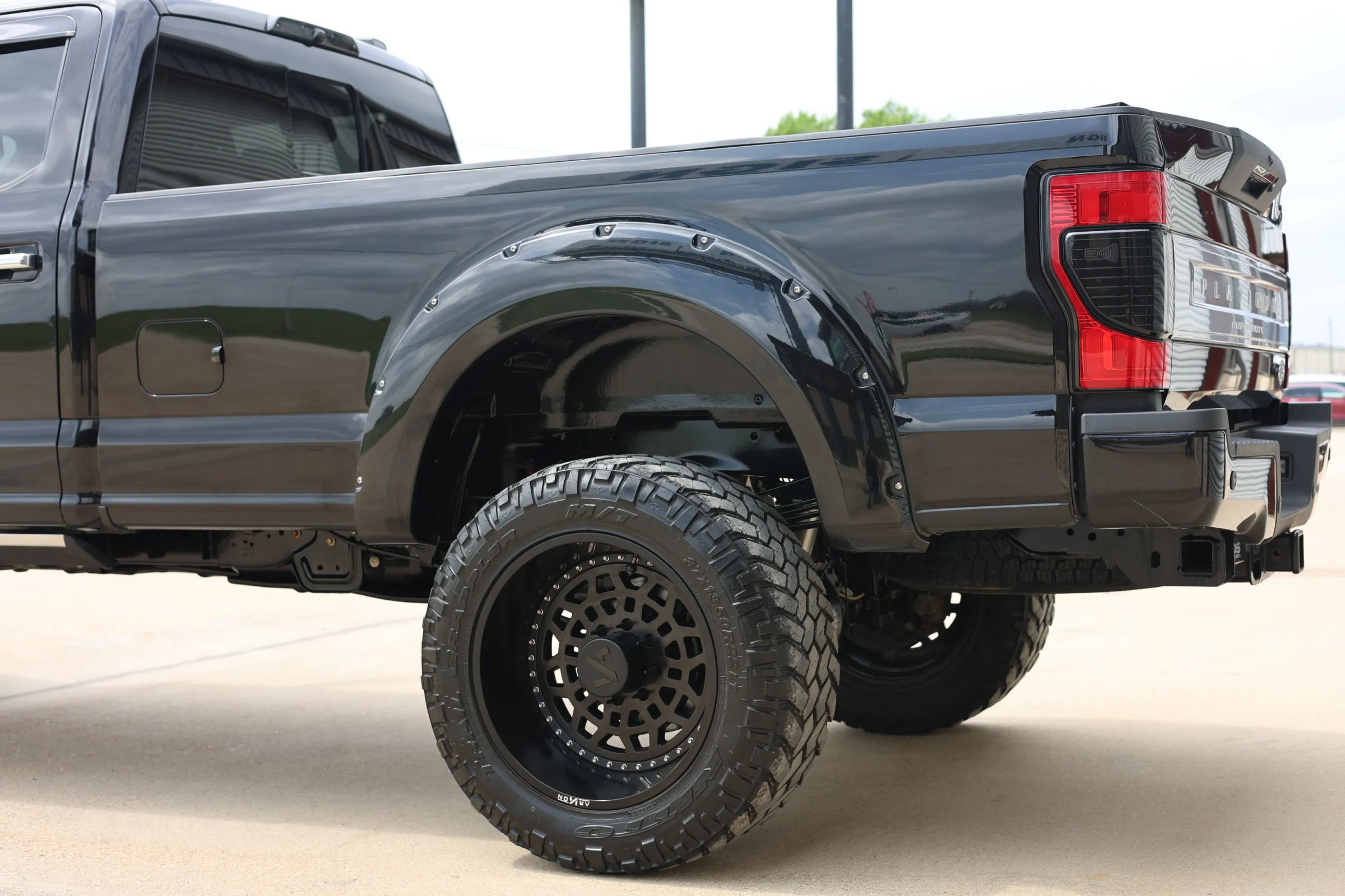 Used 2021 Ford F350 Platinum w/ FX4 Off-Road Package AWD/4WD image 7