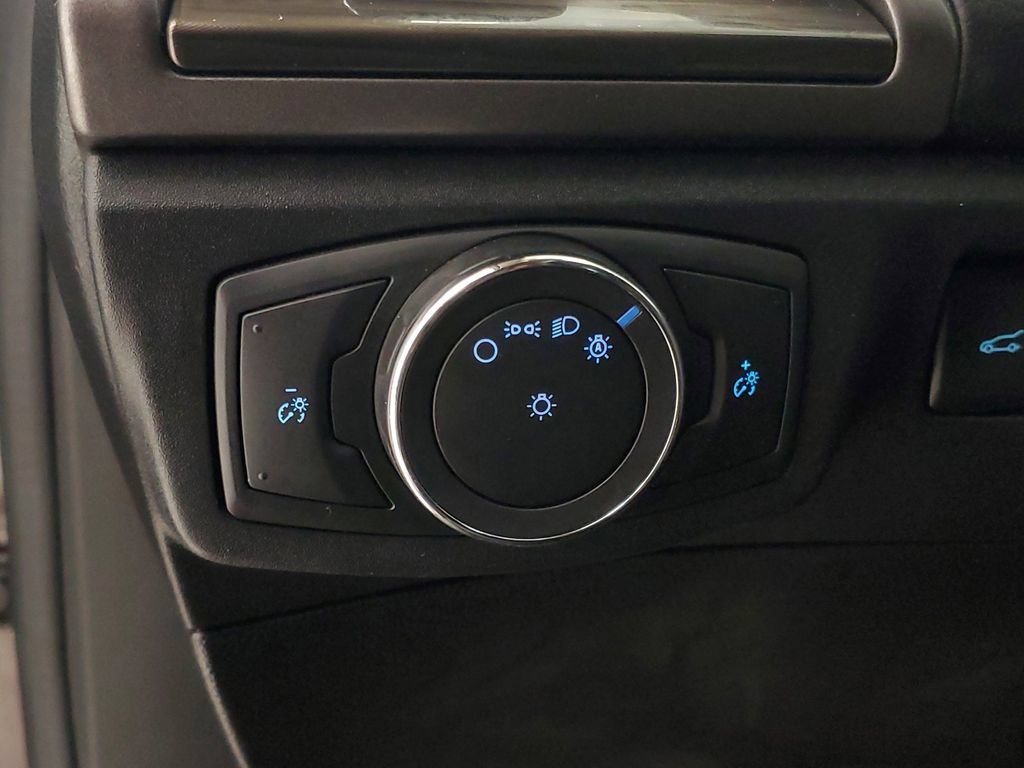 Used 2018 Ford Fusion SE w/ Fusion SE Technology Package FWD image 11