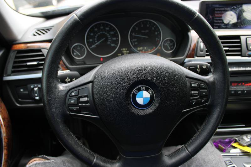 Used 2014 BMW 320i xDrive Sedan AWD/4WD image 9