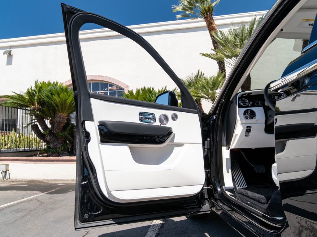 Used 2025 Rolls-Royce Cullinan image 11
