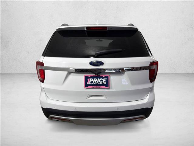 Used 2017 Ford Explorer XLT FWD image 4
