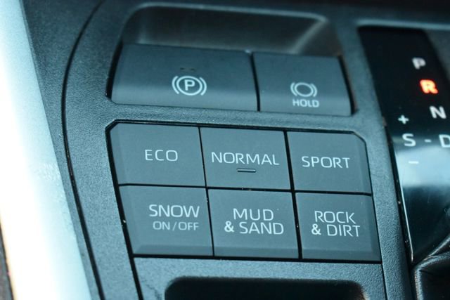 Used 2020 Toyota RAV4 XLE w/ XLE Grade Weather Package image 31