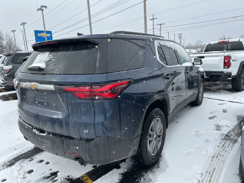 Used 2023 Chevrolet Traverse LT image 2