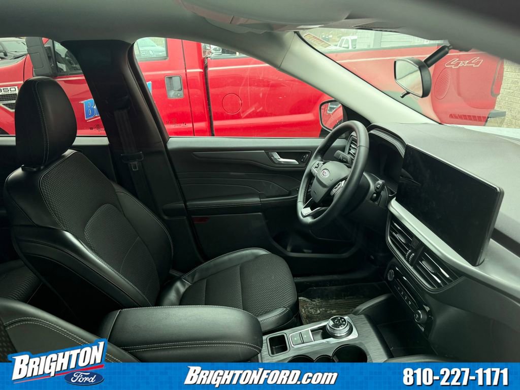 Certified 2025 Ford Escape SE image 8