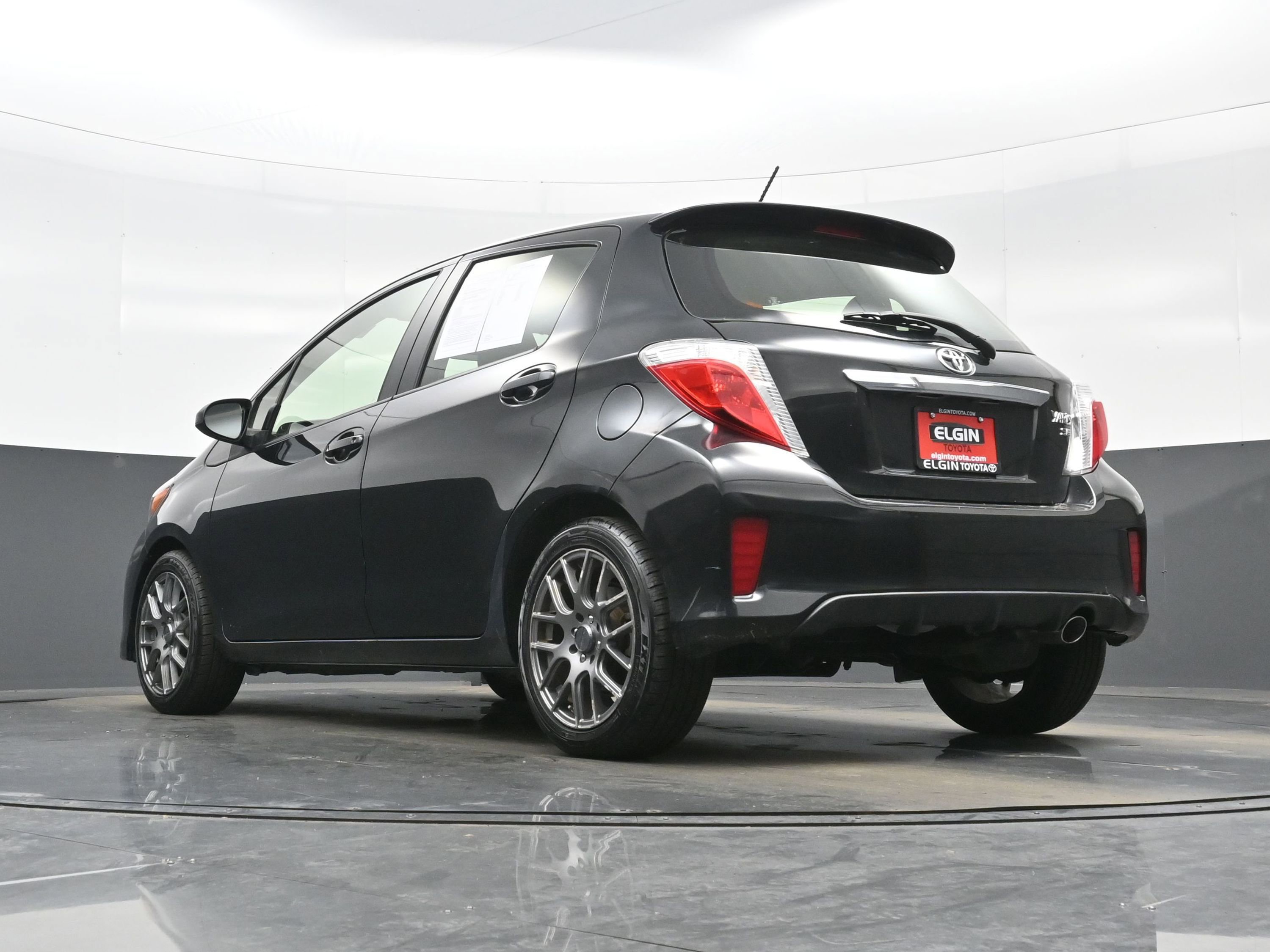 Used 2014 Toyota Yaris SE FWD image 26