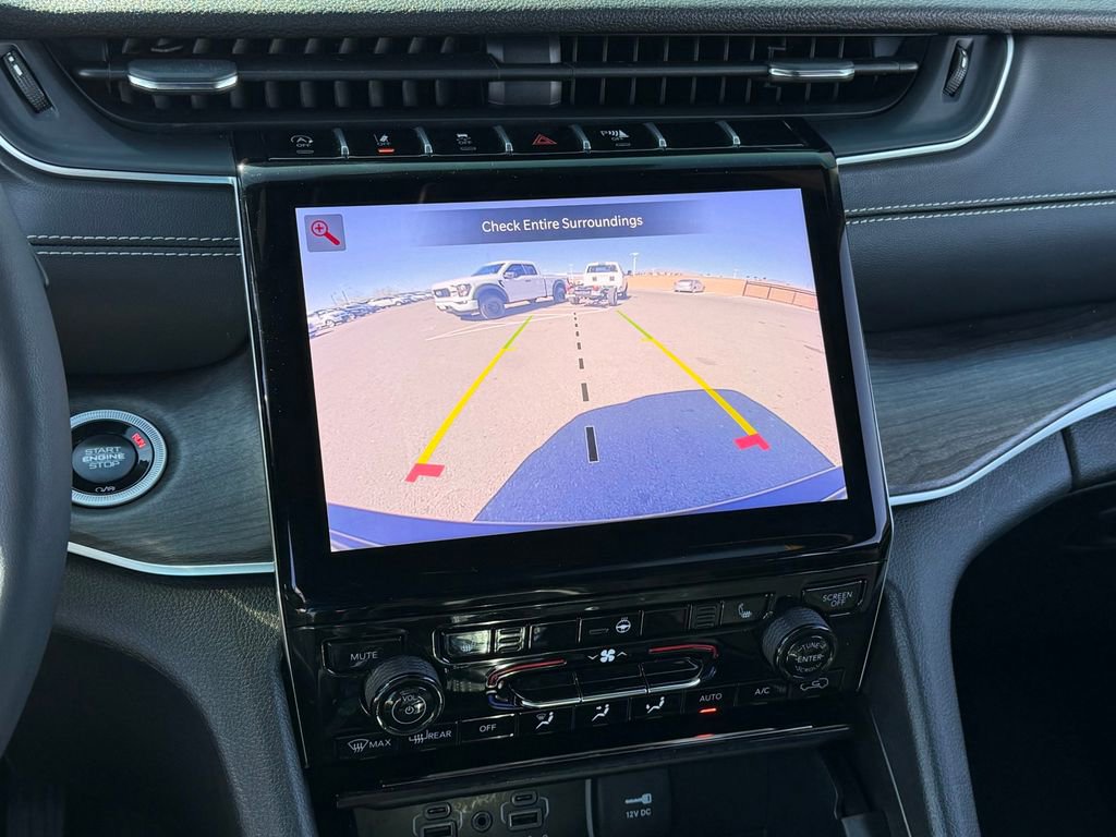 Certified 2024 Jeep Grand Cherokee Limited w/ Black Appearance Package image 17