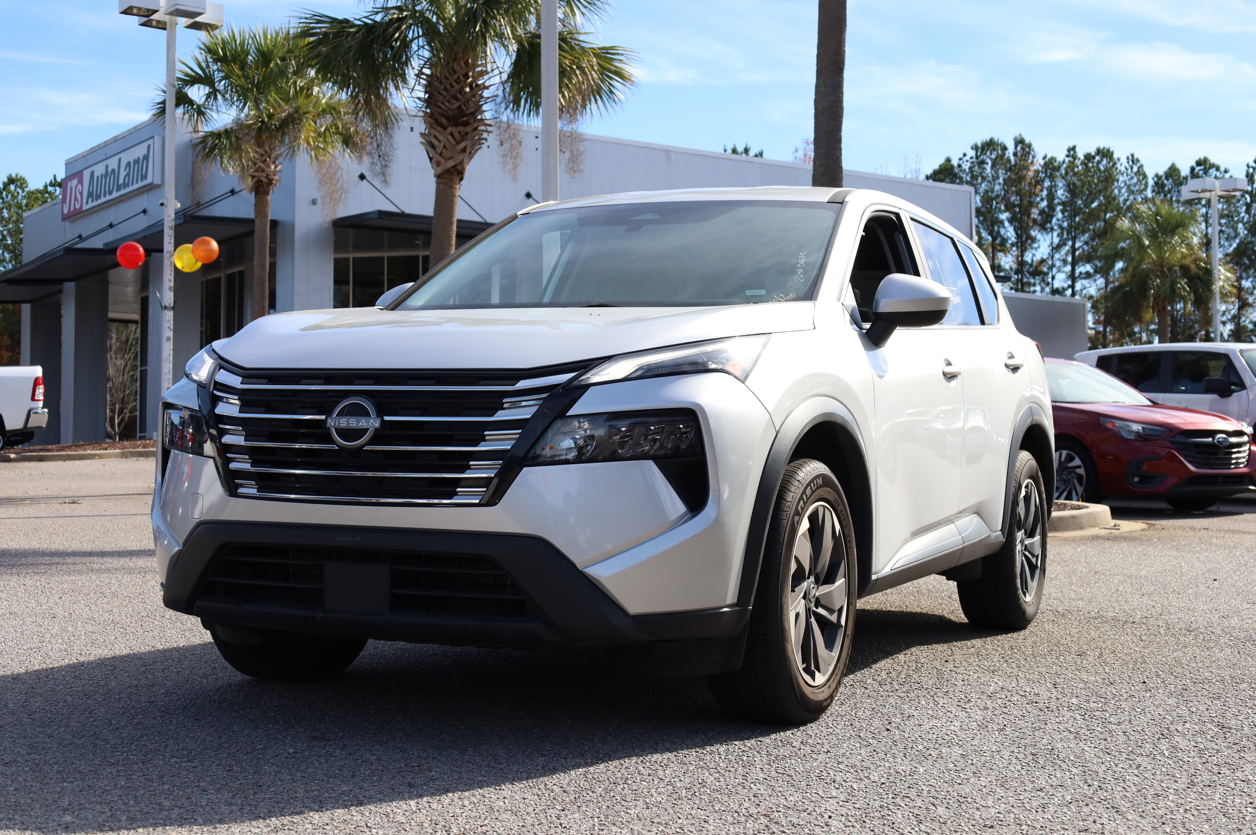 Used 2024 Nissan Rogue SV image 1