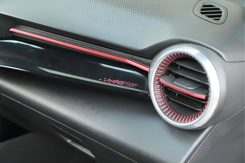 Used 2025 Chevrolet Trax RS w/ Sunroof Package image 20