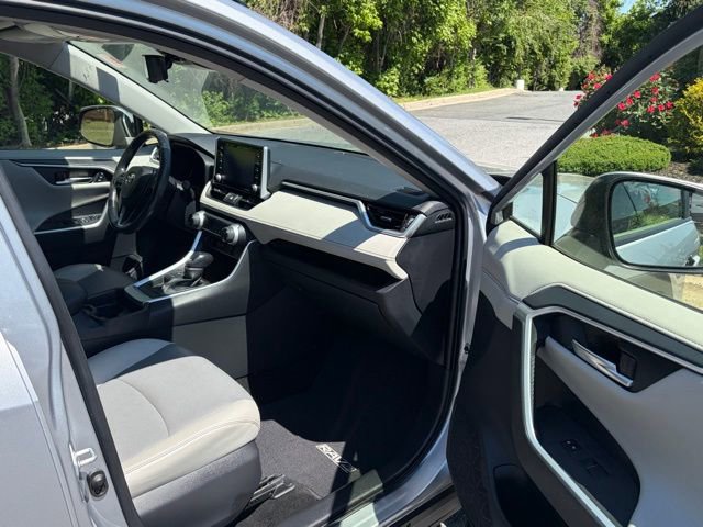 Used 2019 Toyota RAV4 Limited w/ Cold Weather Package FWD image 28