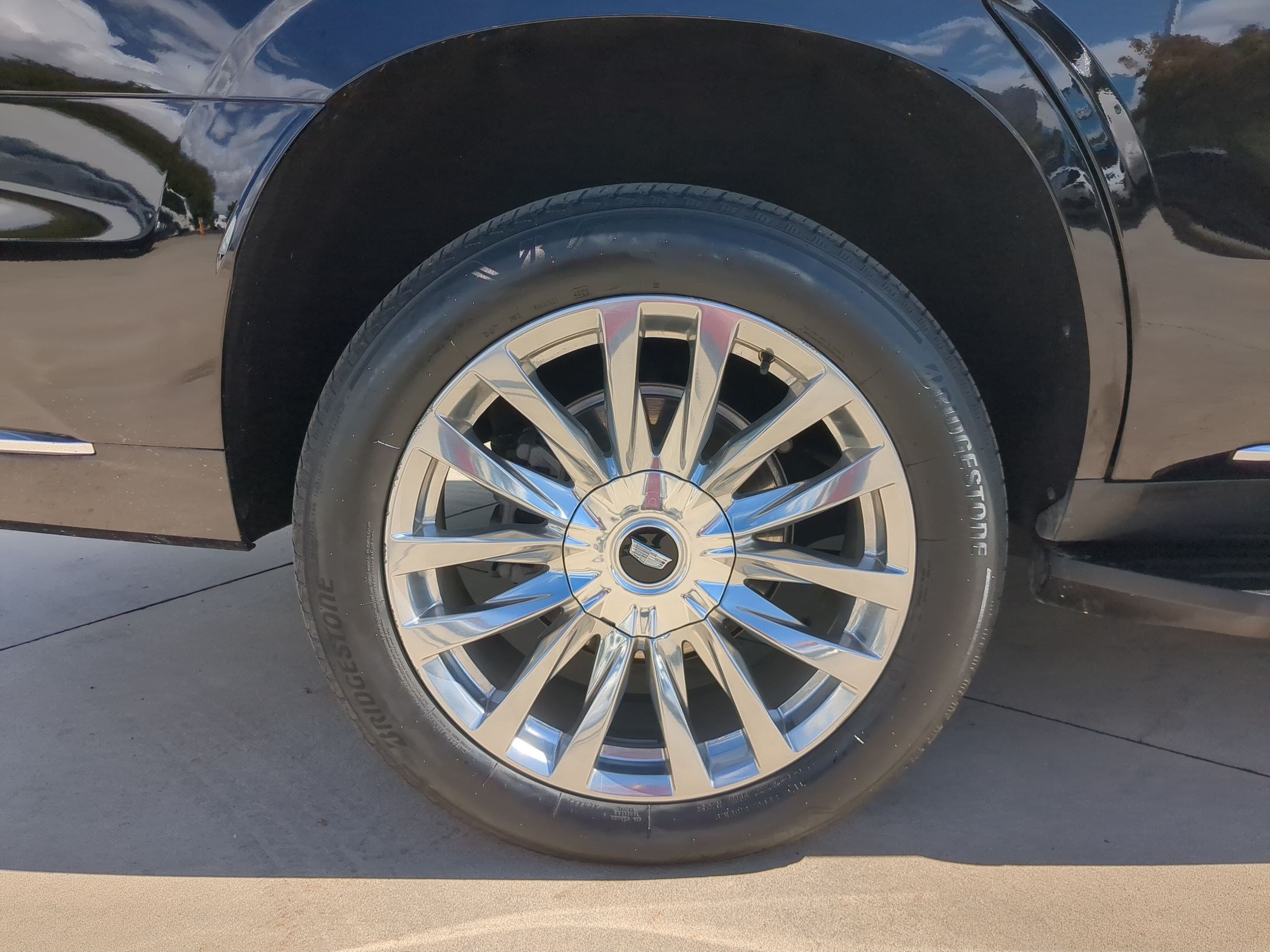 Certified 2023 Cadillac Escalade Premium Luxury AWD/4WD image 13