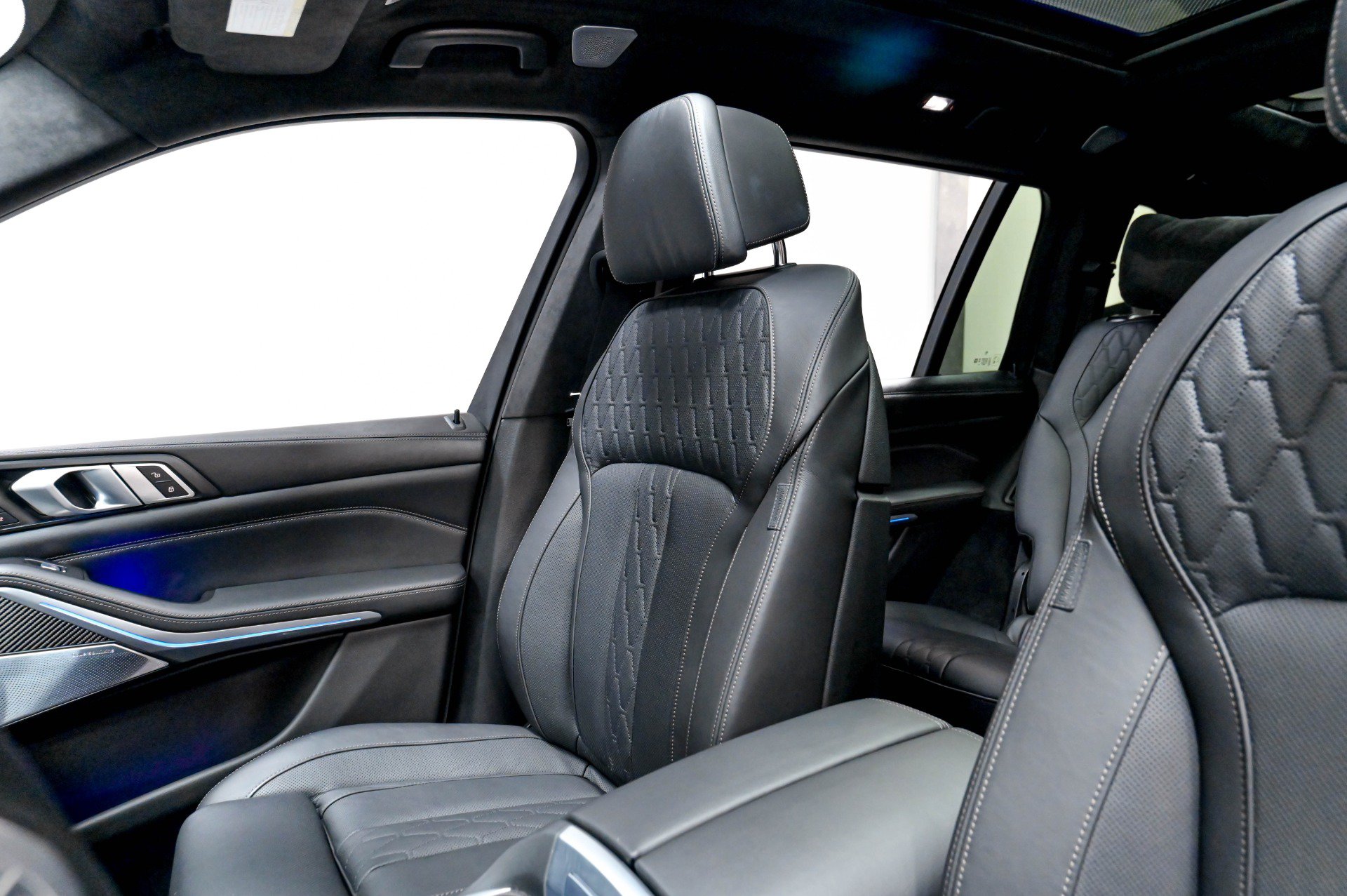 Used 2023 BMW ALPINA XB7 AWD/4WD image 14