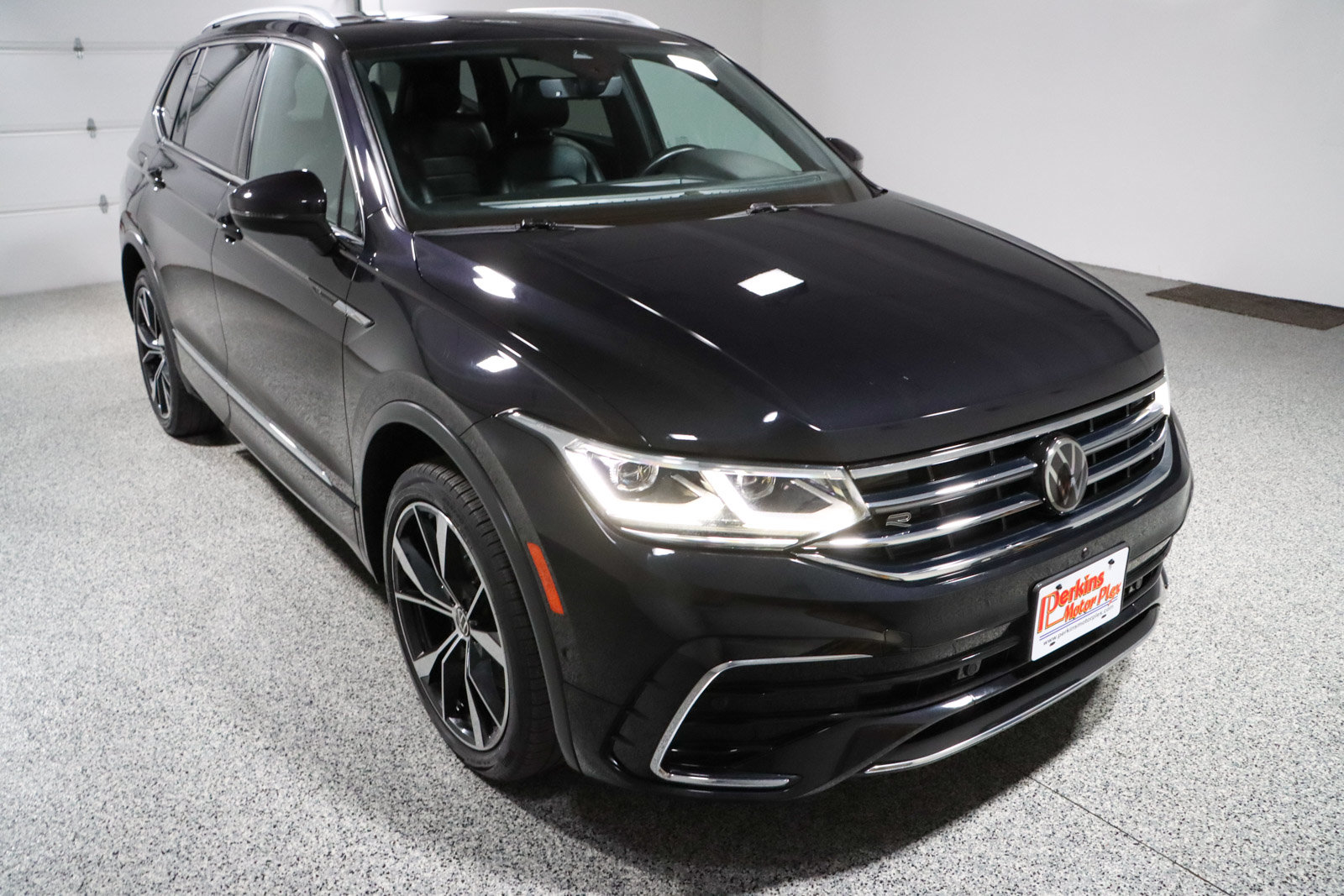 Used 2022 Volkswagen Tiguan SEL R-Line AWD/4WD image 5