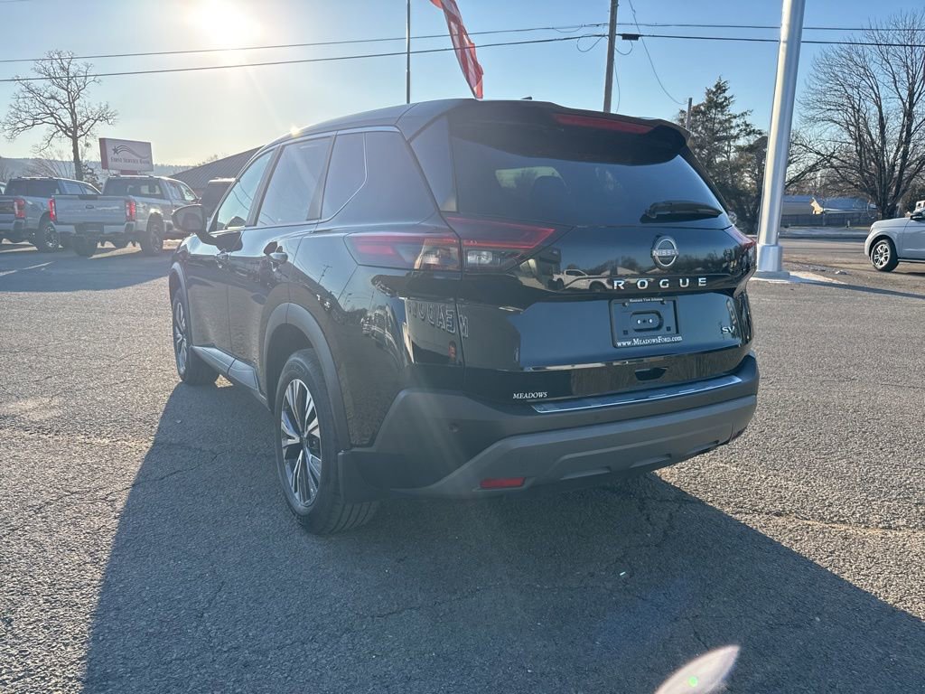 Used 2023 Nissan Rogue SV image 3