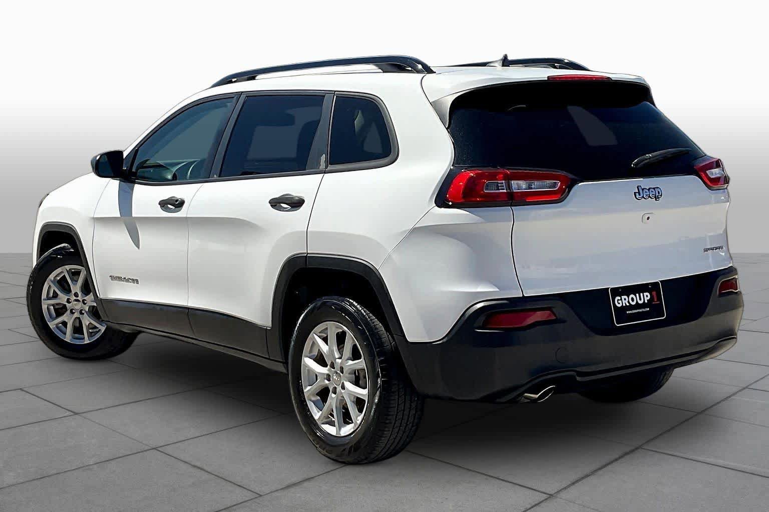 Used 2017 Jeep Cherokee Sport image 12