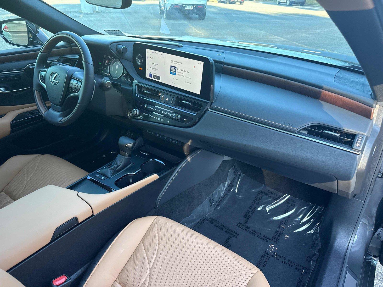 Used 2025 Lexus ES 300h Ultra Luxury w/ Accessory Package (Z2) FWD image 24