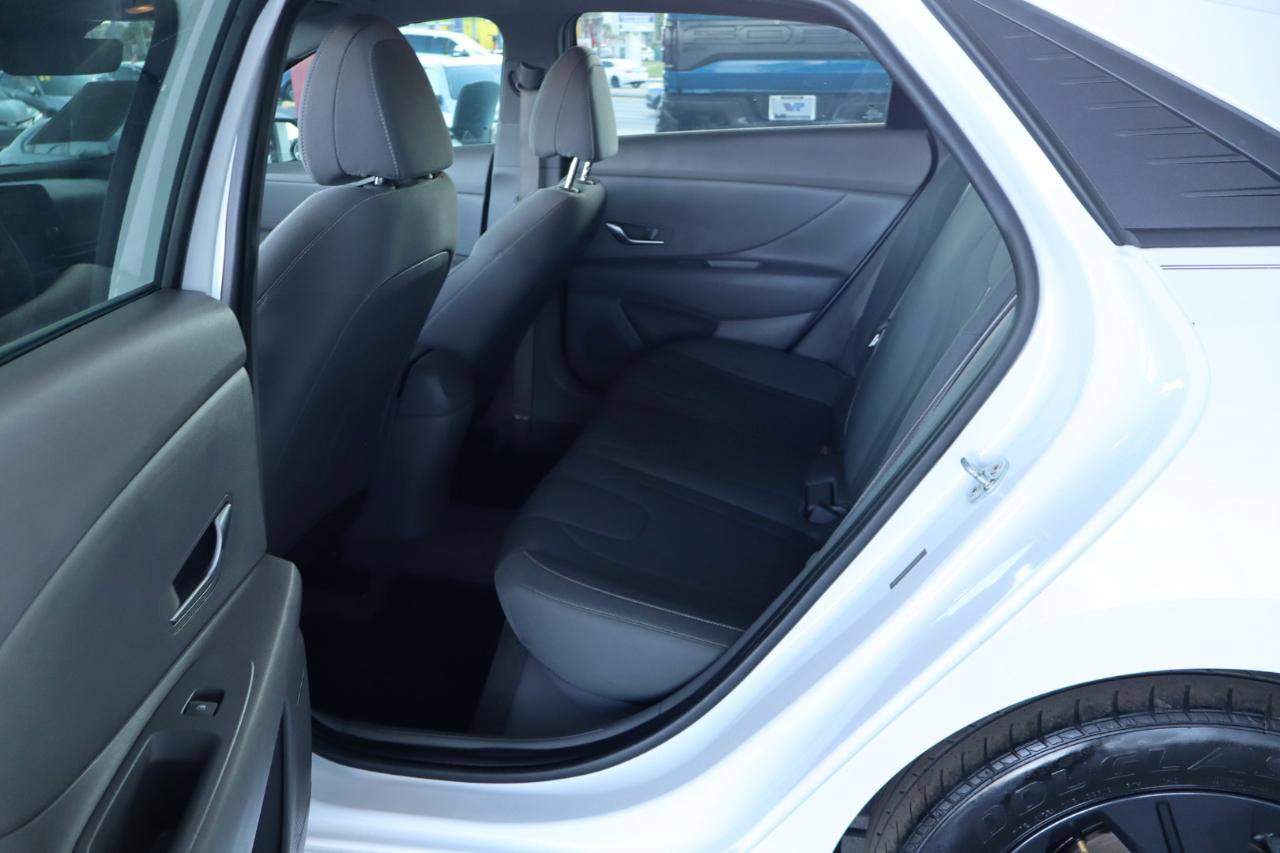 Used 2021 Hyundai Elantra SEL FWD image 27