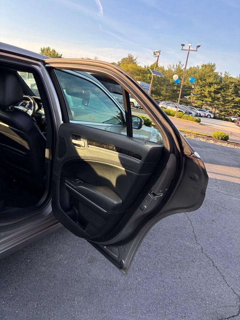 Used 2014 Chrysler 300 C w/ Beats Audio Group RWD image 49