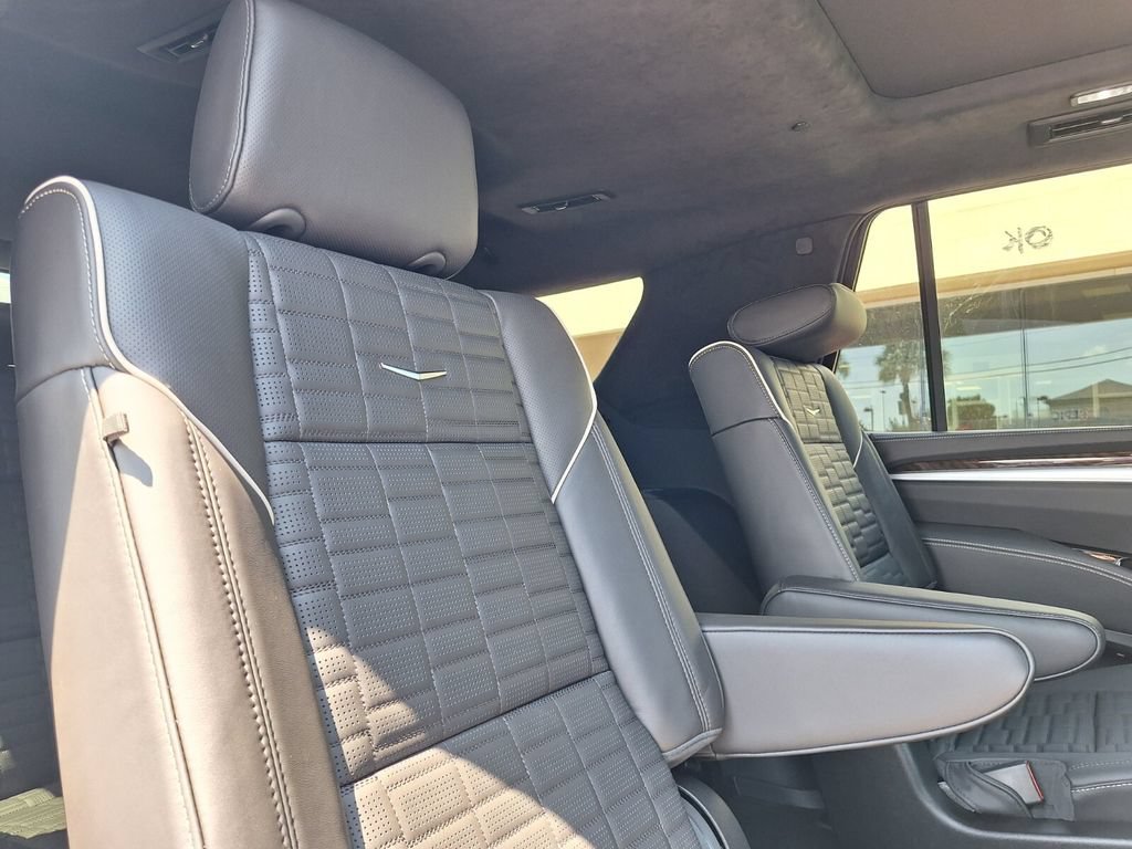 New 2026 Cadillac Escalade Platinum Sport w/ LPO, ONYX Package AWD/4WD image 31