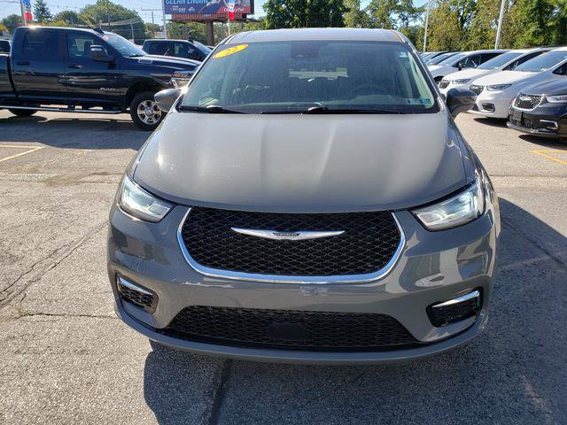 Used 2022 Chrysler Pacifica Touring-L FWD image 9