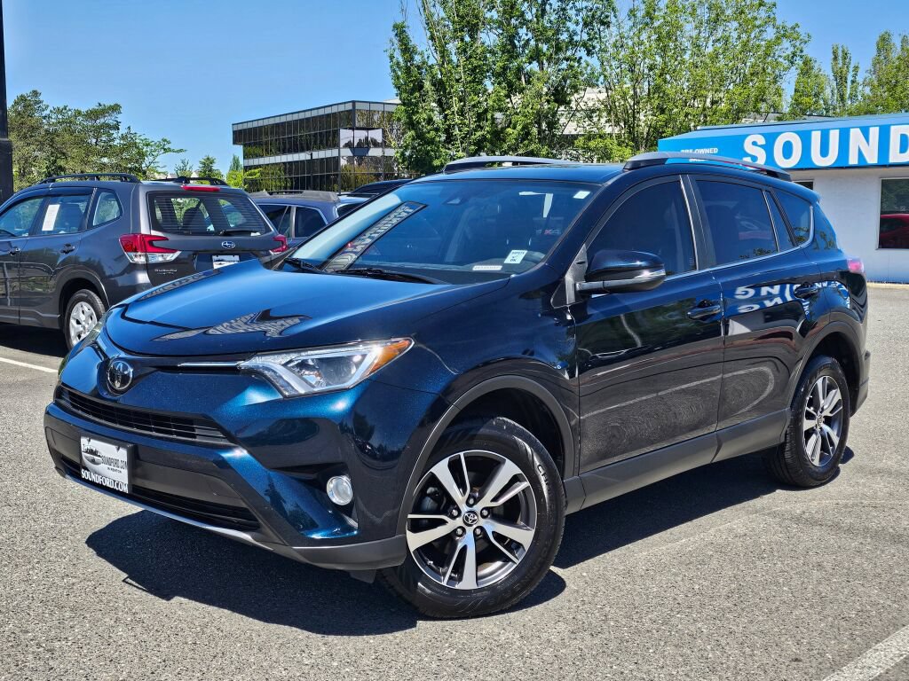 Used 2018 Toyota RAV4 XLE AWD/4WD image 1
