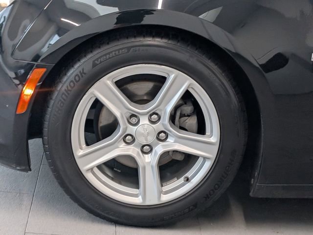 Used 2017 Chevrolet Camaro LT image 4