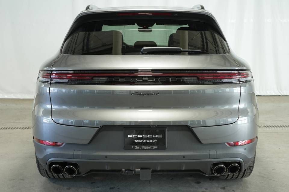 Certified 2025 Porsche Cayenne image 12