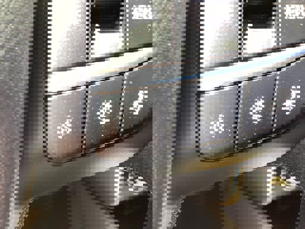 Used 2020 Ford Escape SE image 29