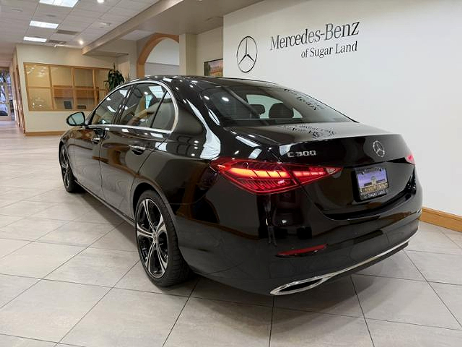 Used 2024 Mercedes-Benz C 300 Sedan image 3