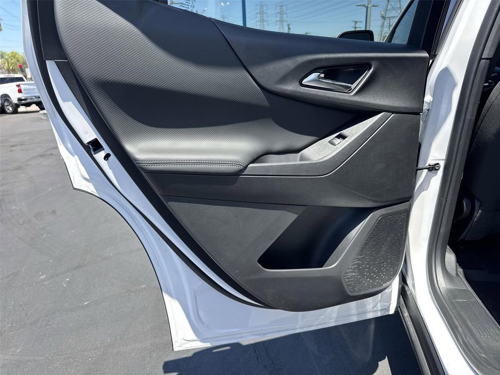 New 2026 Chevrolet Equinox LT w/ Safety and Technology Package FWD image 25