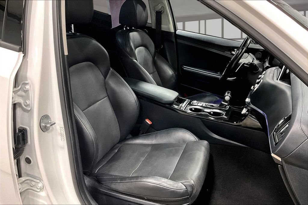 Used 2018 Kia Stinger Premium AWD/4WD image 29
