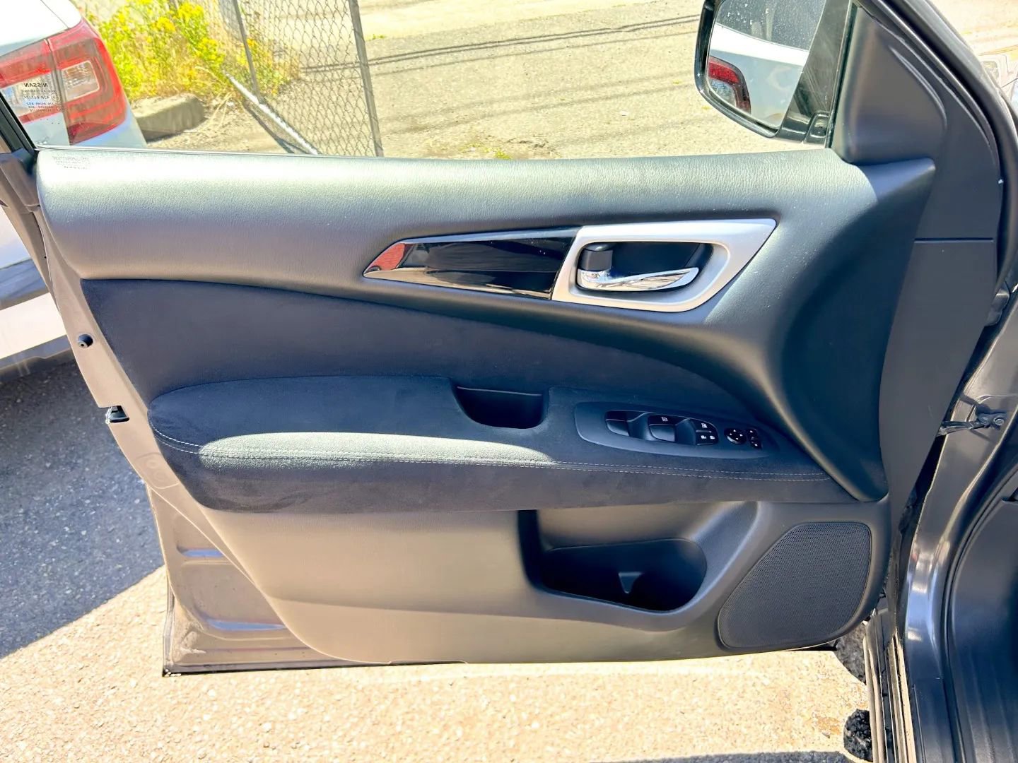 Used 2014 Nissan Pathfinder S image 14