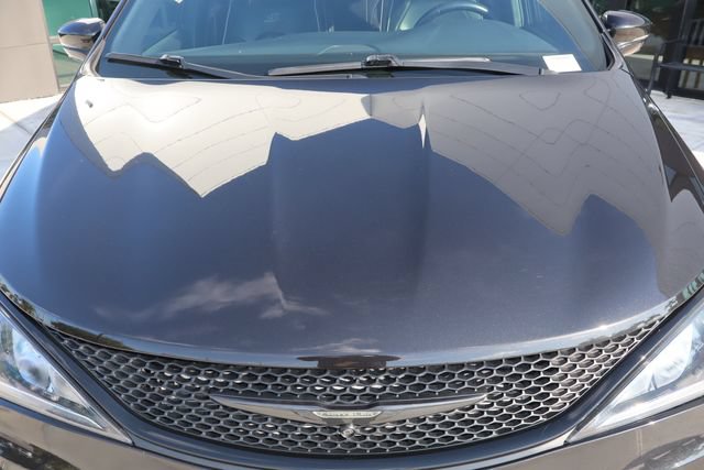 Used 2019 Chrysler Pacifica Limited FWD image 22